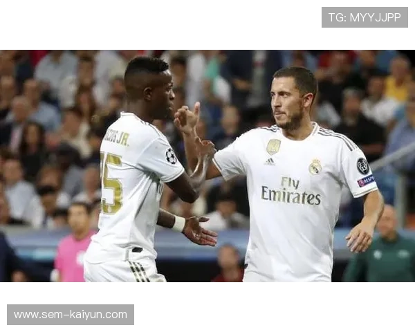 维尼修斯进球后指向耳后，皇马边锋以行动回应争议